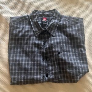 Mens XL Quicksilver SS casual shirt. Gently used non smoking pet free home.